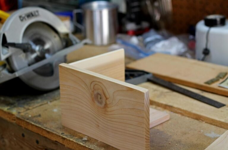 How Tall Should a Table Saw Stand Be? A Comprehensive Guide